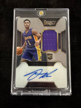 Load image into Gallery viewer, D'Angelo Russell (Lakers) - RC Jersey Auto 075/125 - Select BK 2015/16
