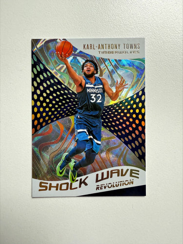 Karl-Anthony Towns (Timberwolves) - Galactic Insert (CH) - Revolution BK 2020/21